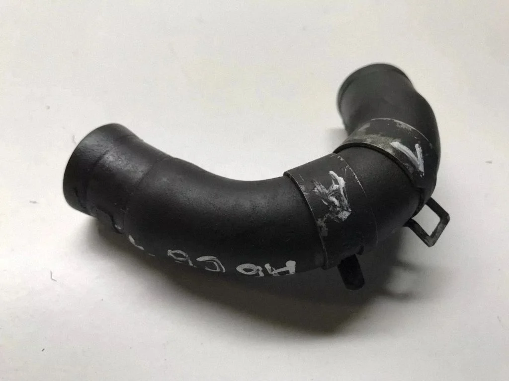 Engine coolant pipe/hose – front