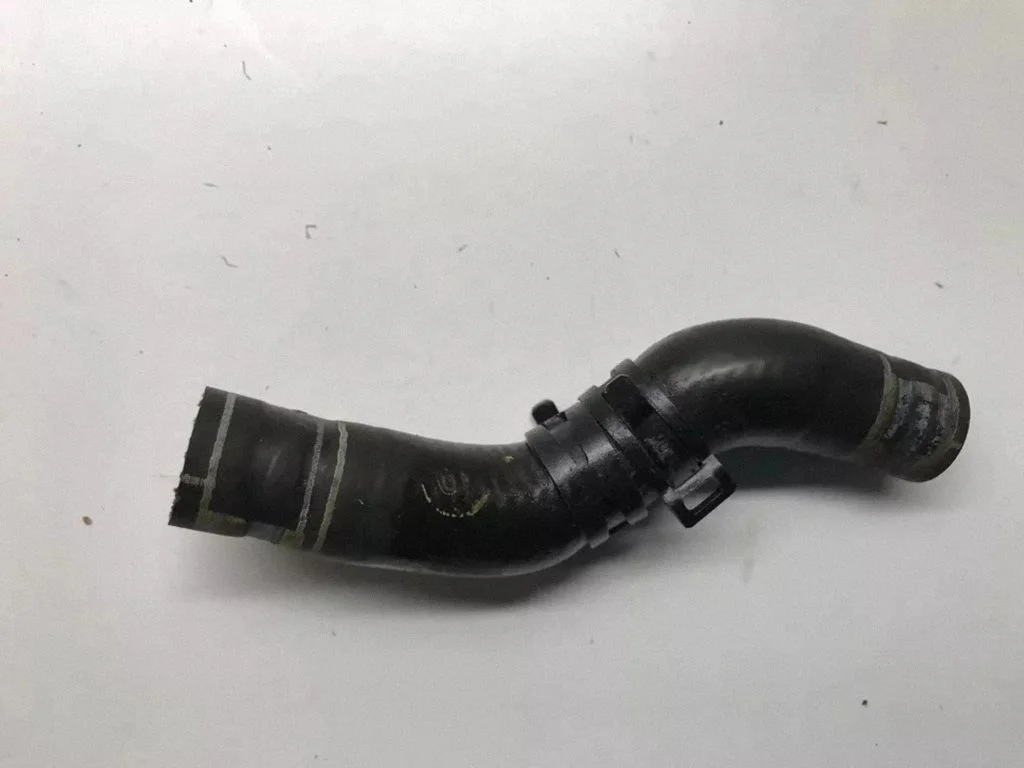 Engine coolant pipe/hose – front