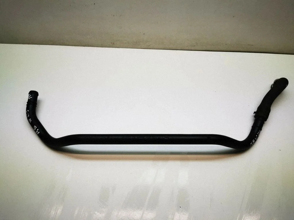 Engine coolant pipe/hose – front