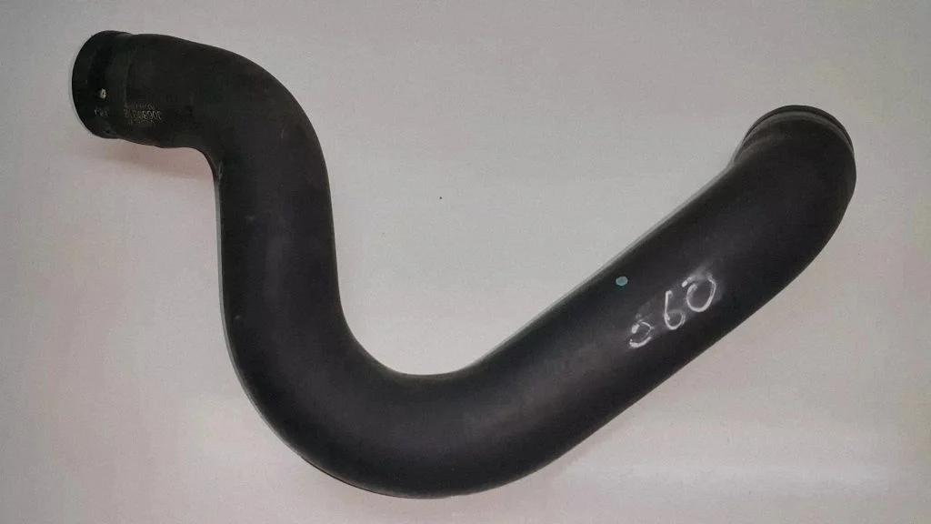 Engine coolant pipe/hose 30680912