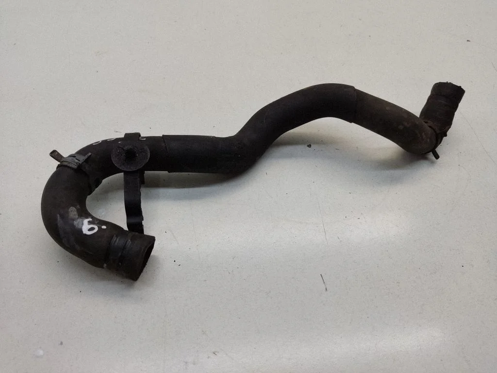 Engine coolant pipe/hose – front