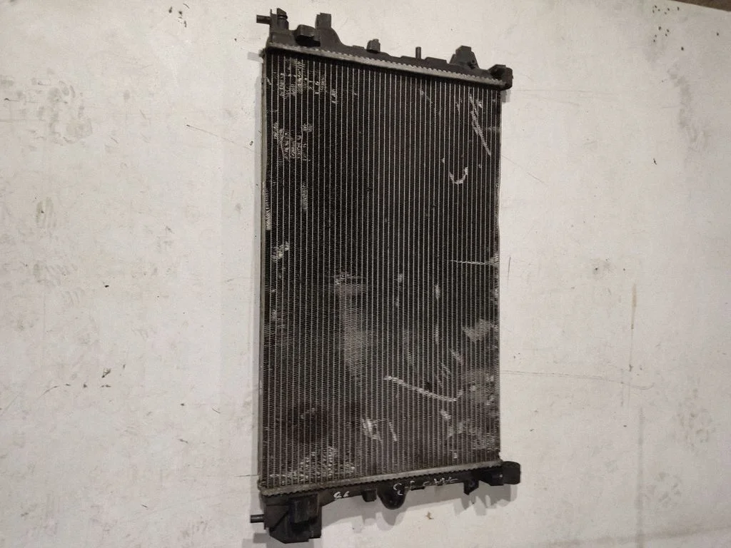 Jahutusvedeliku radiaator 13196477