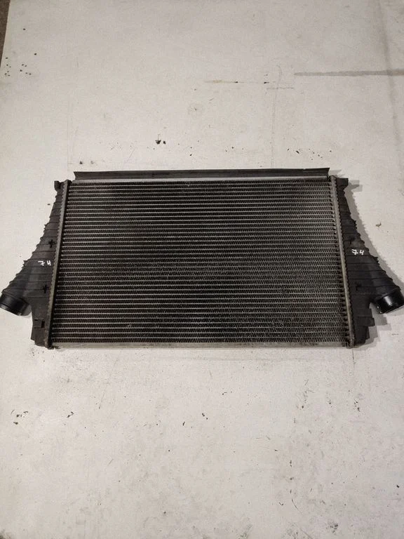 Jahutusvedeliku radiaator 875560
