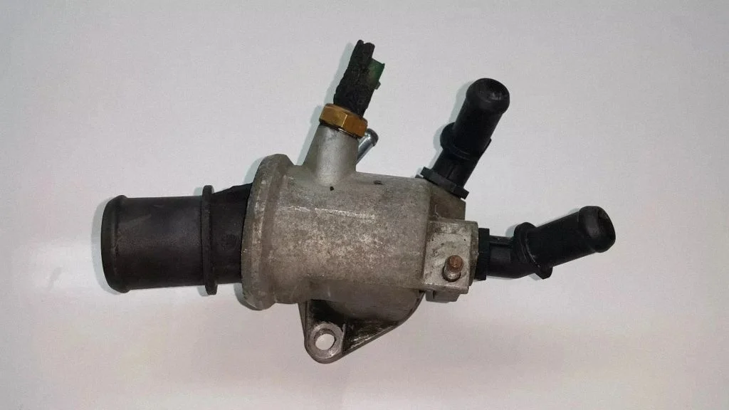 Termostaat / termostaadi korpus – Saab 9-3 Ver2 (2008-2016)