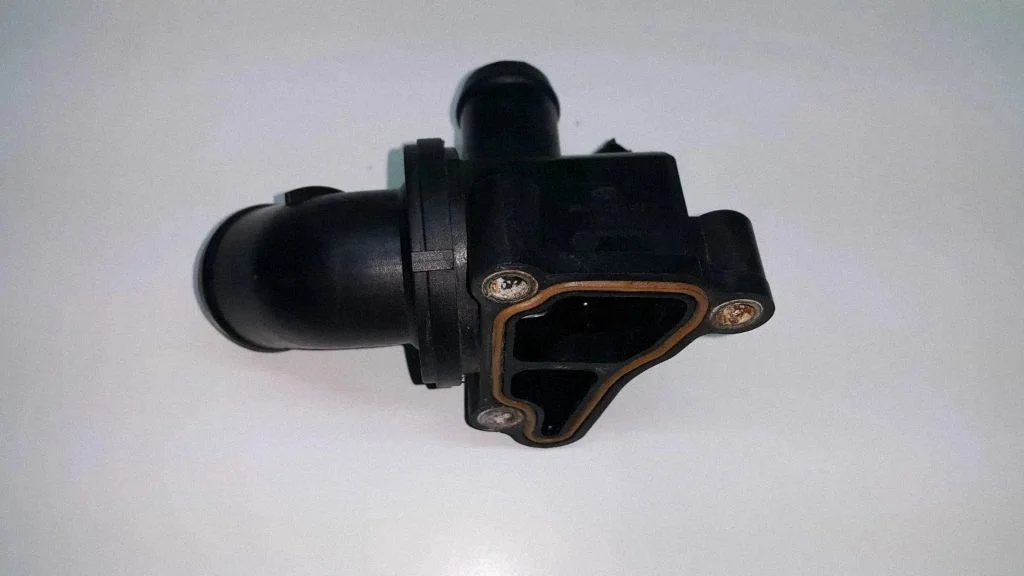 Termostaat / termostaadi korpus – Mercedes-Benz A-klass W169 (2004-2012)