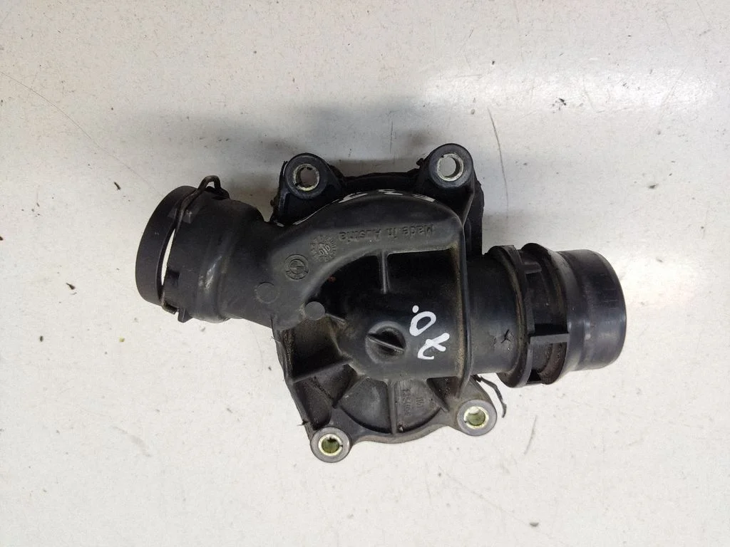Thermostat/thermostat housing – BMW 5 Series E39 (1996-2003)