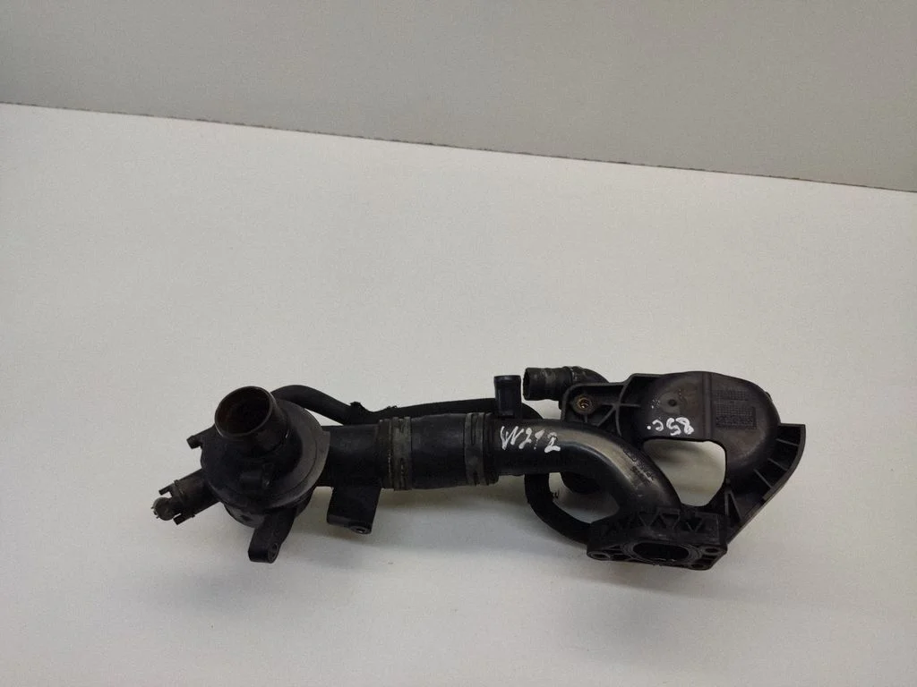 Thermostat/thermostat housing – Mercedes-Benz E-Class W212 (2009-2016)