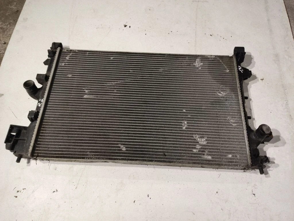 Jahutusvedeliku radiaator 13196477