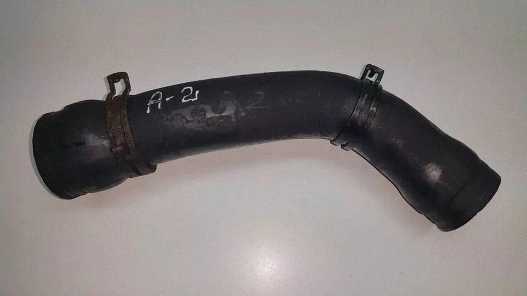 Intercooler hose/pipe 8Z0145832B