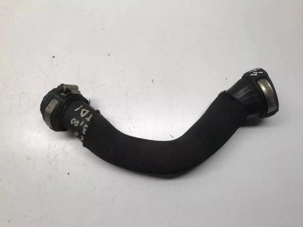 Intercooler hose/pipe – front