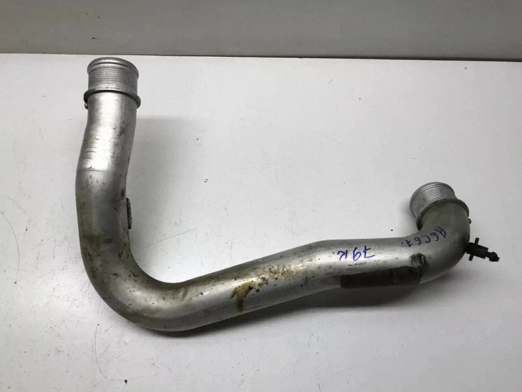 Intercooler hose/pipe – front