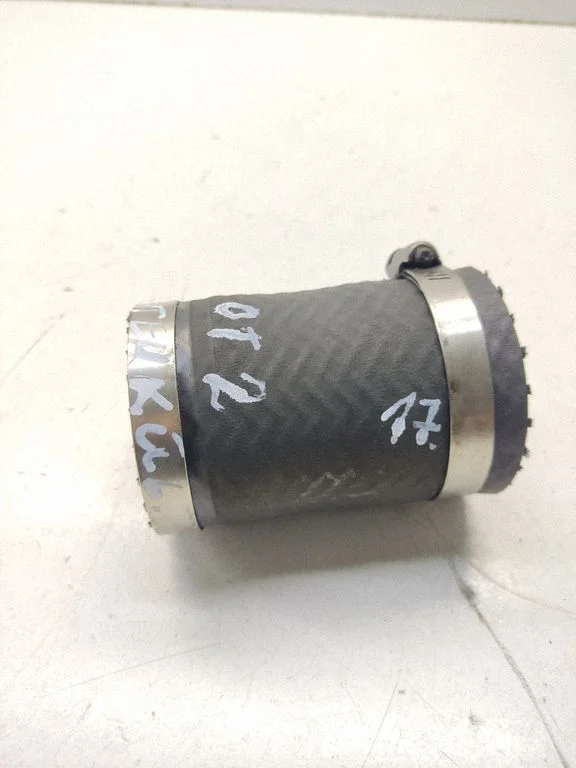 Intercooler hose/pipe – front