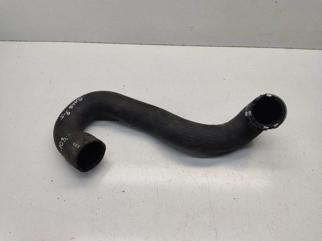 Intercooler hose/pipe – front