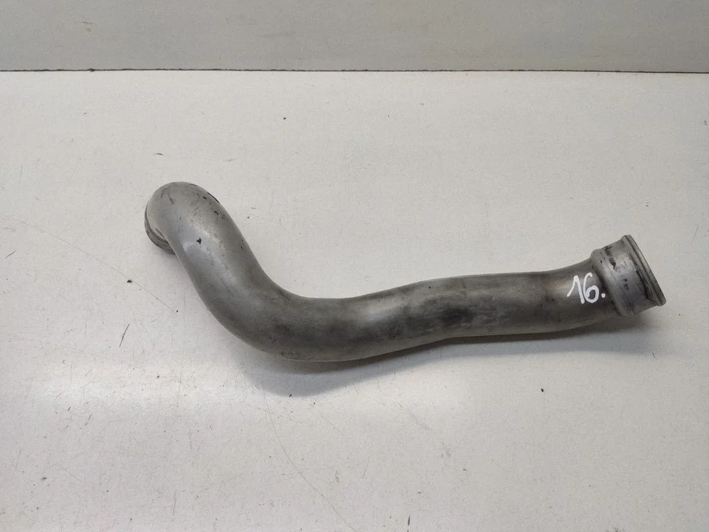 Intercooler hose/pipe – front