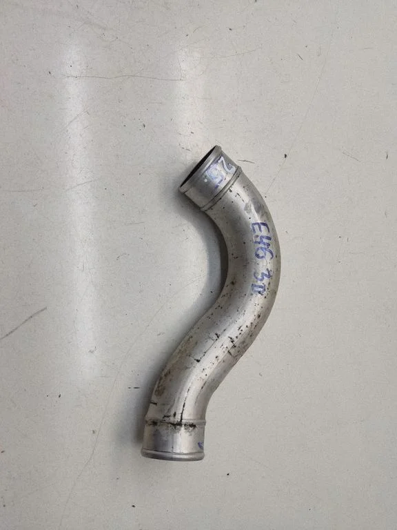 Intercooler hose/pipe – front