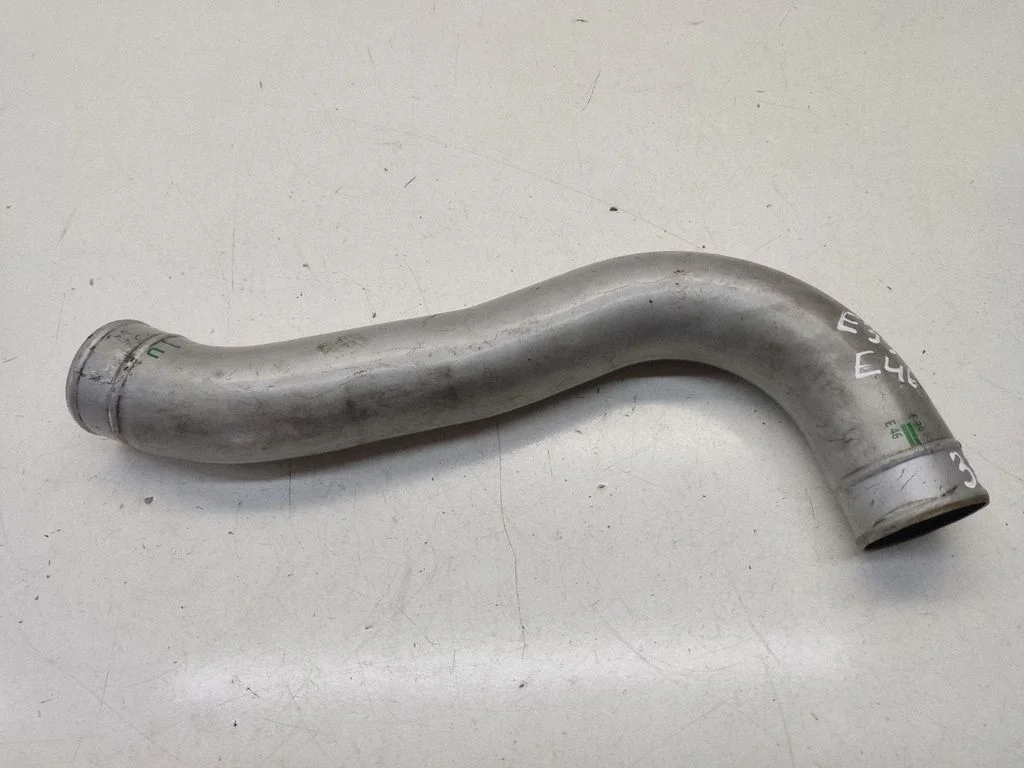 Intercooler hose/pipe – front