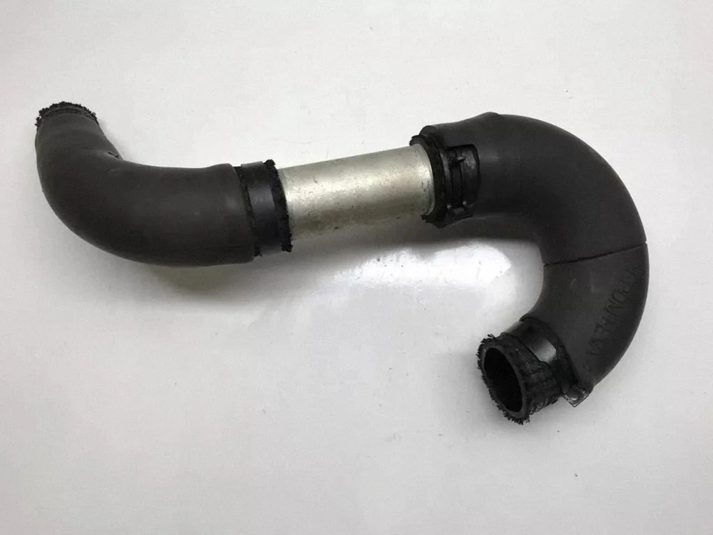 Vahejahuti voolik (-ud)/ toru (-d) – Hyundai Santa Fe (2000-2006)