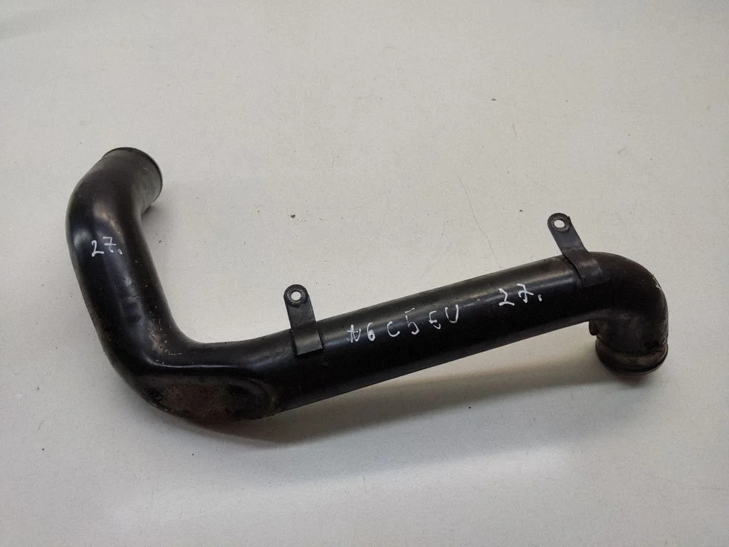 Intercooler hose/pipe – front