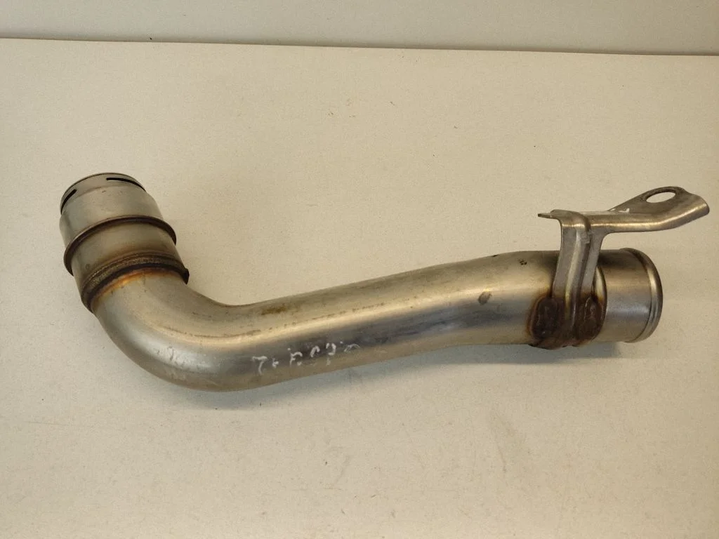Intercooler hose/pipe – front