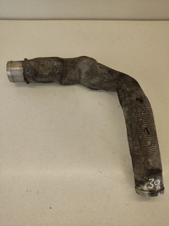 Intercooler hose/pipe – front
