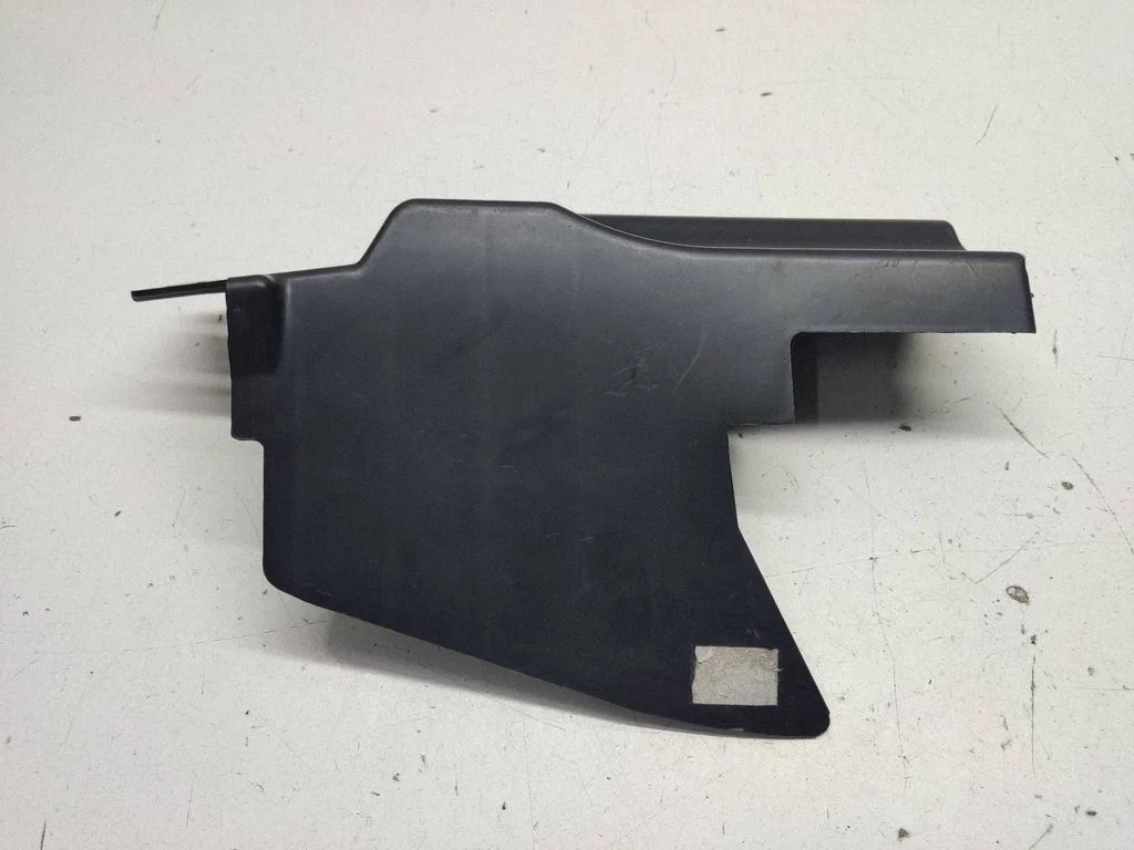 Intercooler air guide/duct channel 62823JD50A