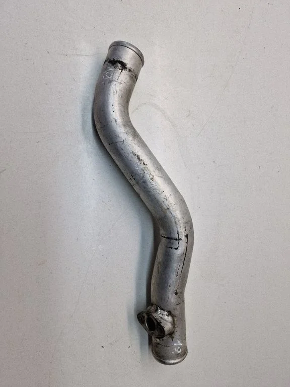 Intercooler hose/pipe – front