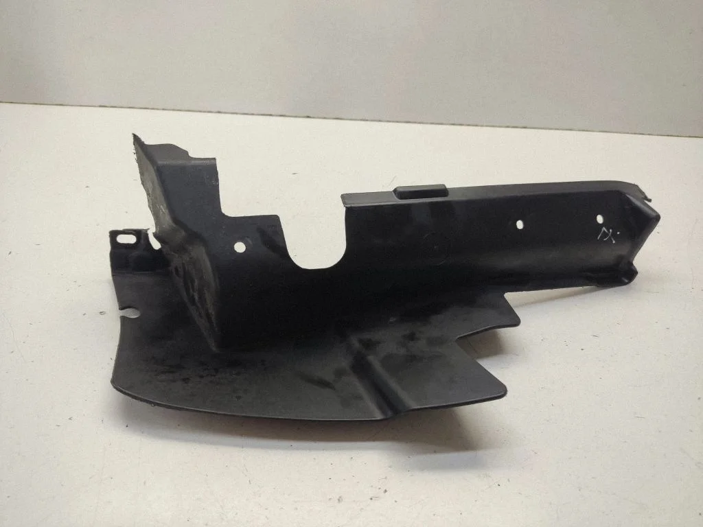Intercooler air guide/duct channel 04806236AF