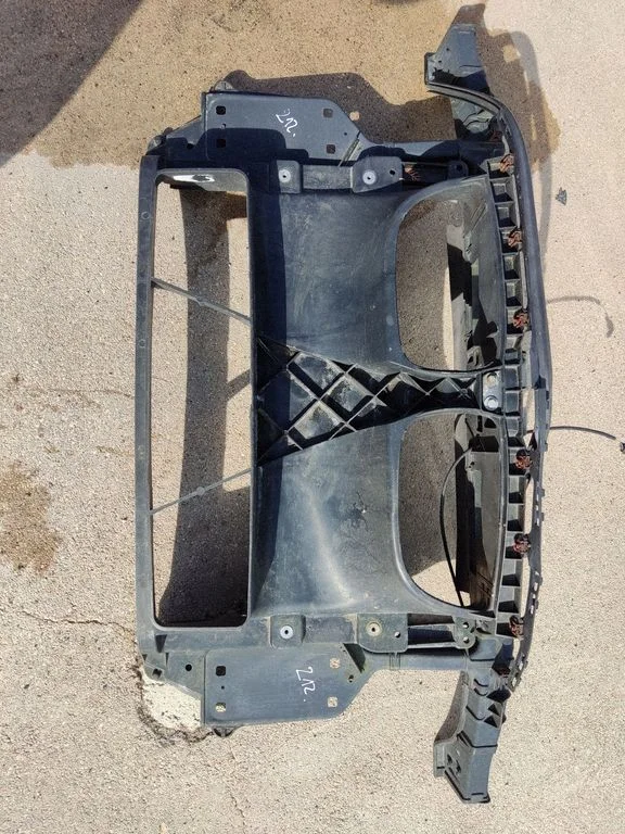 Radiaatori tugipaneel – BMW 1-seeria E81 E87 (2004-2011)