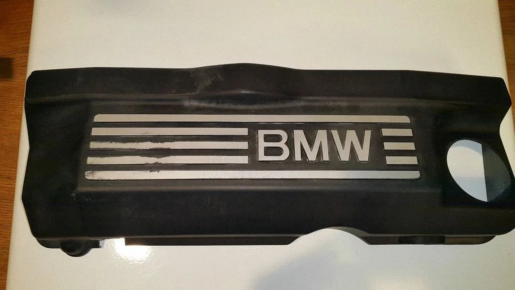 Engine cover (trim) 7504889