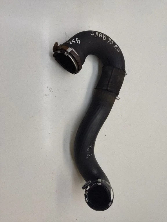 Coolant pipe/hose – front