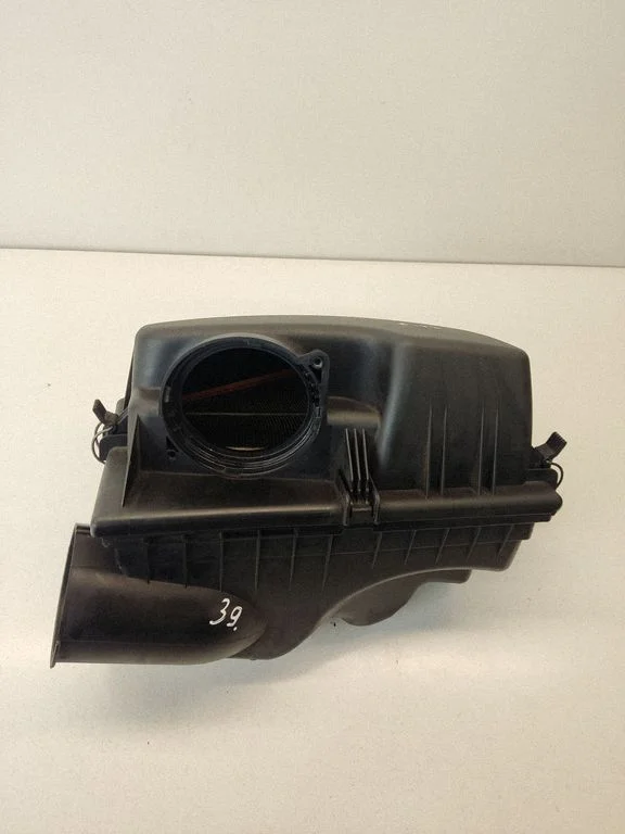 Õhufiltri korpus – BMW 5-seeria E60 E61 (2004-2010)