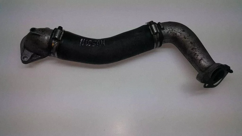 Õhu sisselaske voolik (-ud)/ toru (-d) – Nissan X-Trail T30 (2001-2007)
