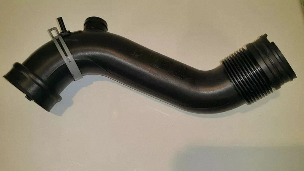 Air intake hose/pipe 8Z0129658E
