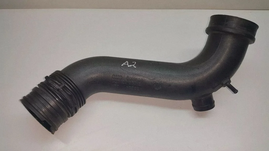Air intake hose/pipe 8Z0129658E