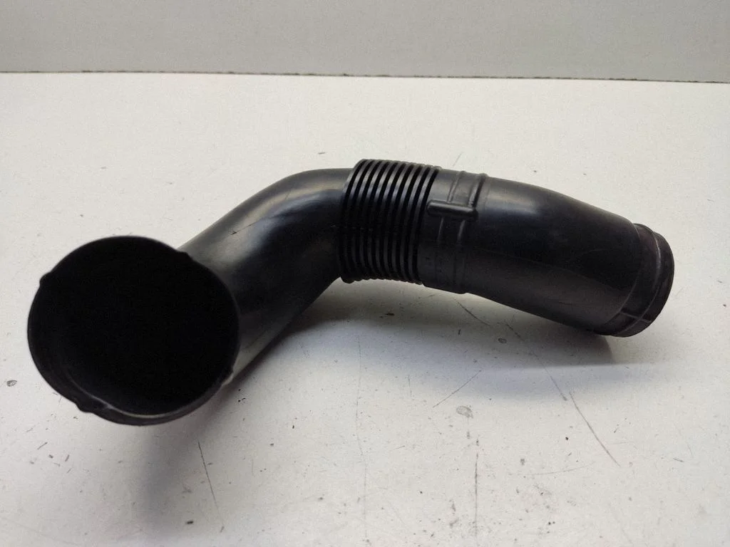Air intake hose/pipe 8Z0129617C