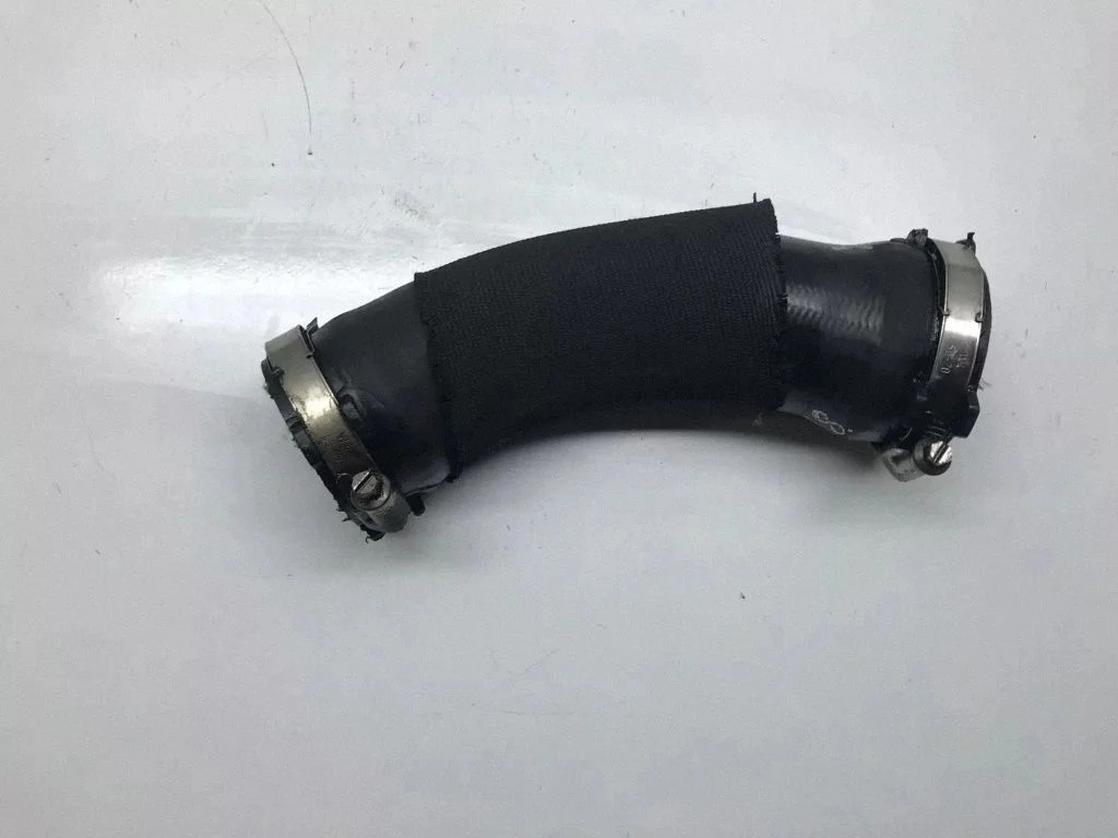 Air intake hose/pipe 8F0145709C