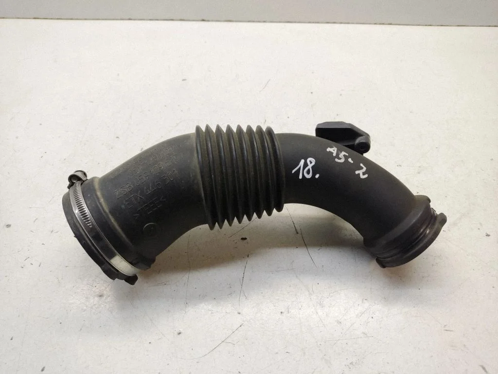 Õhu sisselaske voolik (-ud)/ toru (-d) – Audi A5 8T 8F (2007-2016)