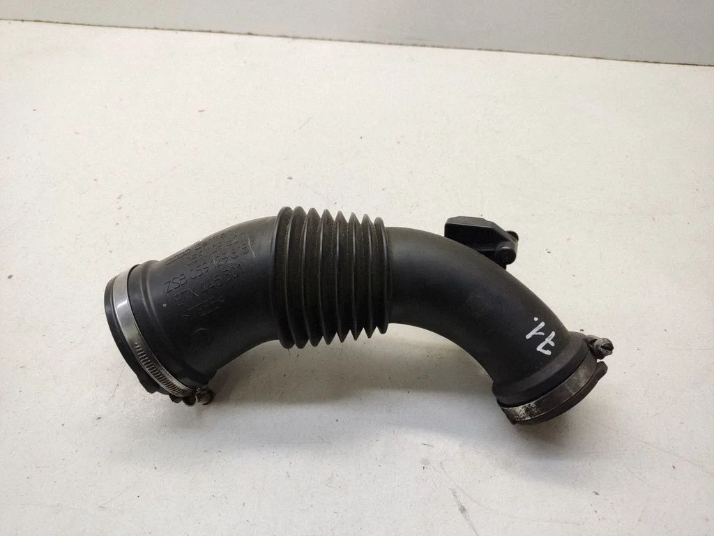 Õhu sisselaske voolik (-ud)/ toru (-d) – Audi A5 8T 8F (2007-2016)