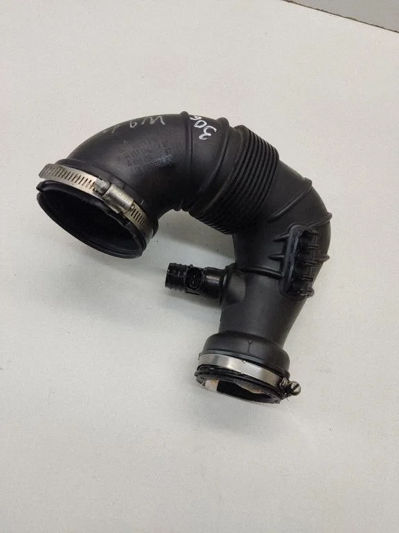 Turbo air intake inlet pipe/hose – Mercedes-Benz E-Class W212 (2009-2016)