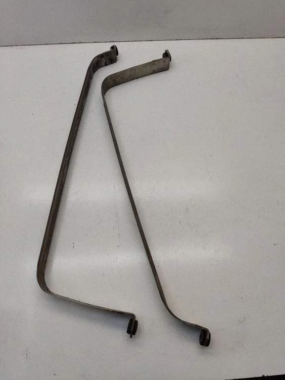 Fuel tank mounting bracket – rear