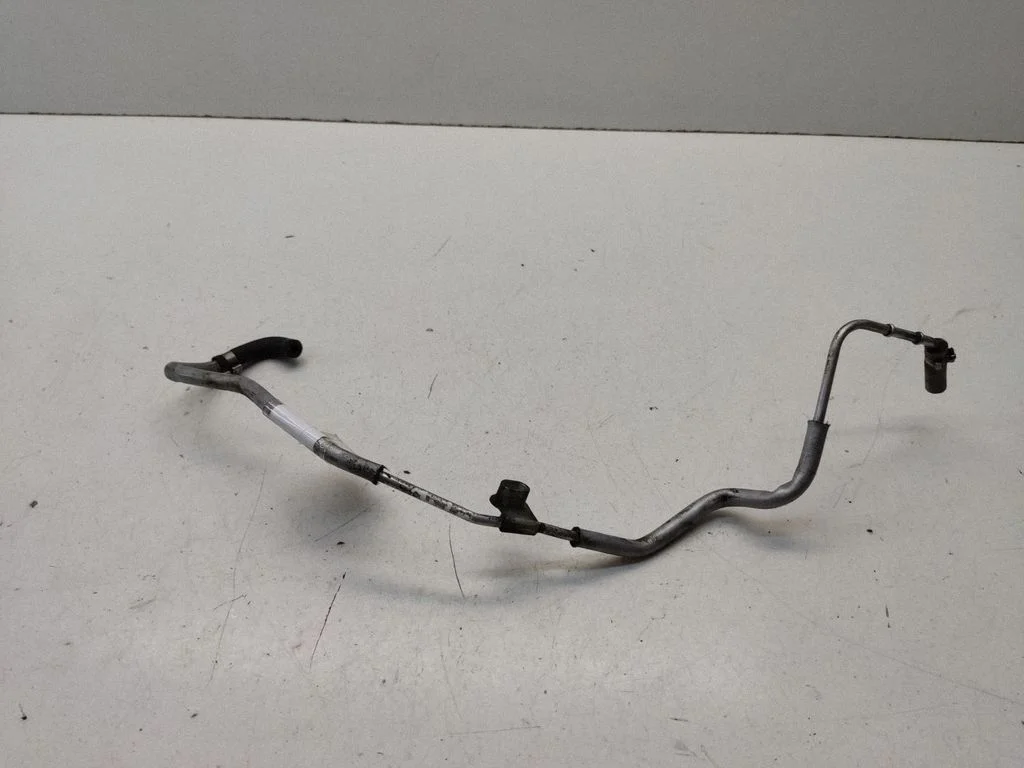 Fuel line pipe – front