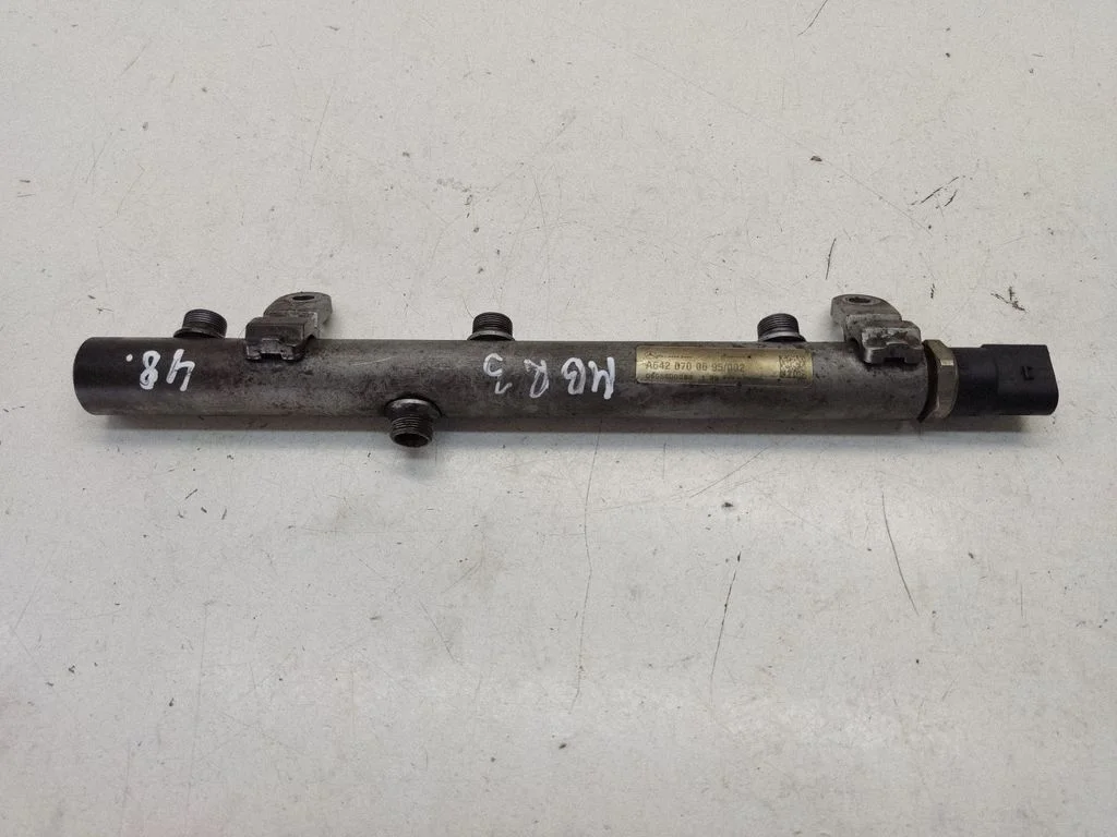 Kütuse magistraaltoru A6420700495