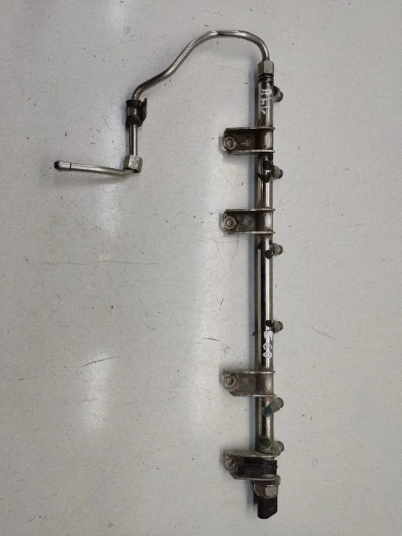 Fuel main line pipe 7575480