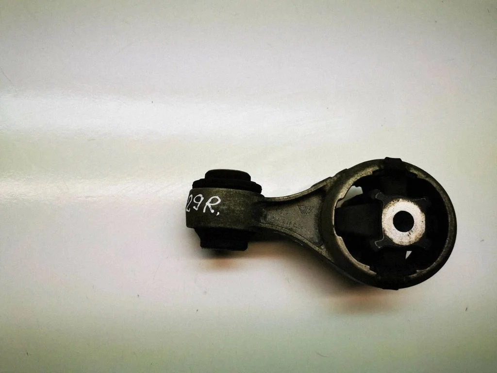 Engine mount bracket 11350JD000
