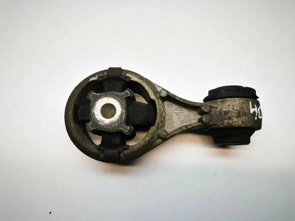 Dzinēja spilvens – Nissan Qashqai+2 (2008-2010)