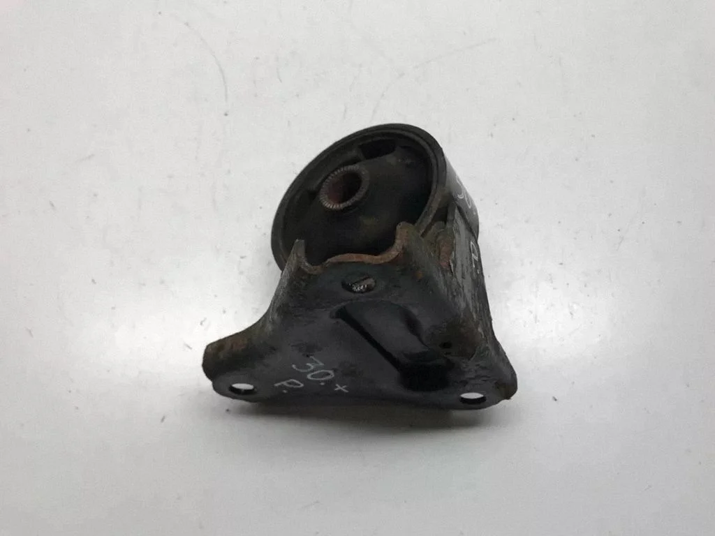 Engine mount bracket 219112E100