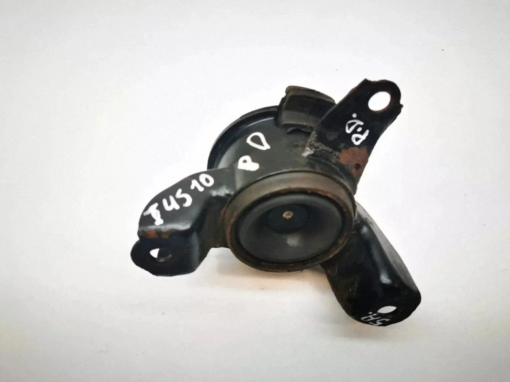Engine mount bracket 218122E200