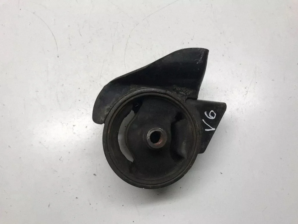 Engine mount bracket 219312E100