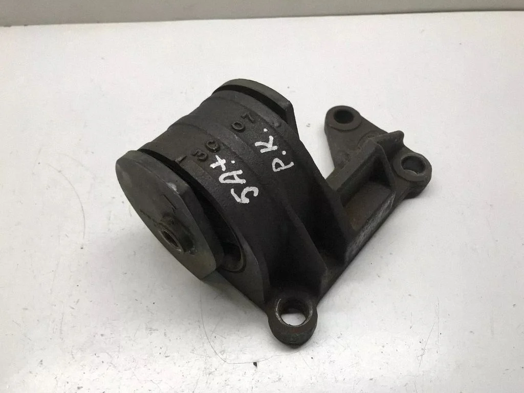 Engine mount bracket – KIA Carens I (1999-2006)
