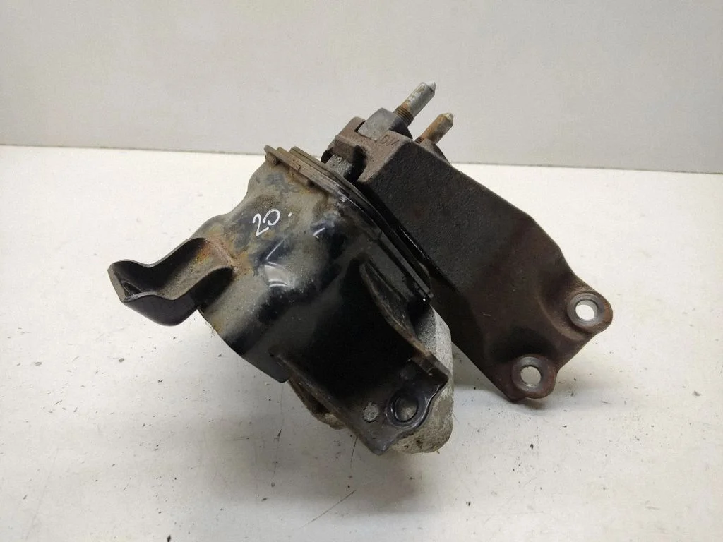 Engine mount bracket 21830C1070